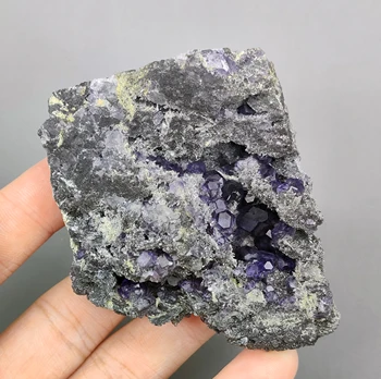 180g Naturlige Polyhedral Fujian Tanzanit Lilla satin cluster mineral prøver Perle niveau Sten og krystaller, Healing krystal