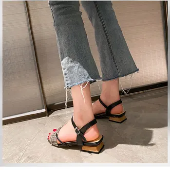 2020 sommeren nye mode ét ord spænde tyk hæl alle-match ekstra store størrelse kvinder sandaler